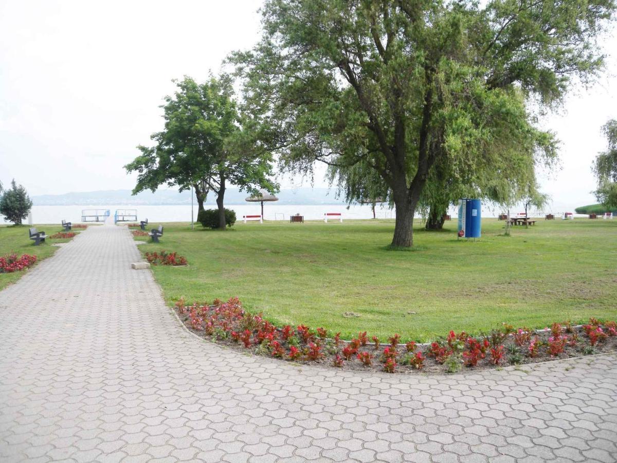 Apartment Balatonbereny 4 Ngoại thất bức ảnh