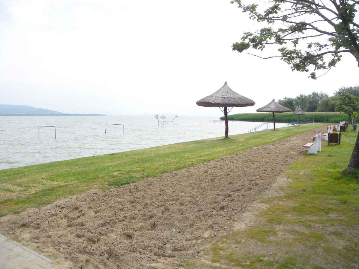 Apartment Balatonbereny 4 Ngoại thất bức ảnh